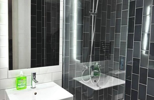 Docklands Apartment | Luxury 2Bed 2bath with Balcony