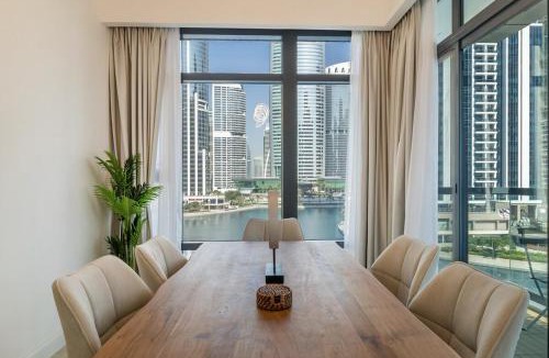 Jumeirah Lake Towers Apartment | Luxury 2BHK Stunning Skyline Lakeview in JLT 401