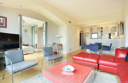 Champs-Elysees Apartment | Luxury 2BR/2BA/Champs-Élysées/Montaigne/Superb Views/Central Air/MOBILITY RENTAL