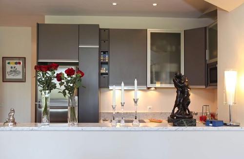 Champs-Elysees Apartment | Luxury 2BR/2BA/Champs-Élysées/Montaigne/Superb Views/Central Air/MOBILITY RENTAL