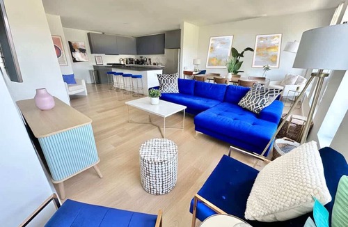 Hoboken Apartment | Luxury 2BR/2BA- Elevator- Gym- 15 min to NYC