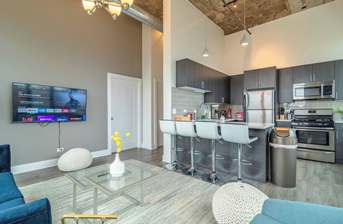 Near South Side Hotel | Luxury 2BR/2BA Suite near McCormick Place, Lakefront with Parking & Gym