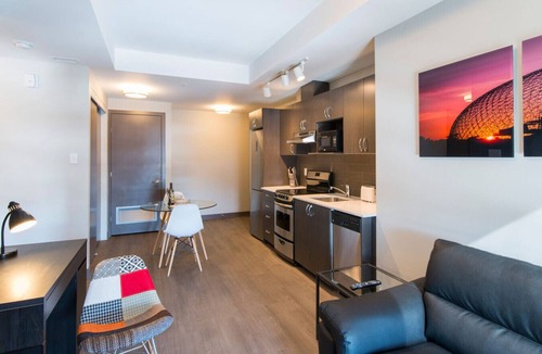 Centretown Apartment | Luxury 2BR Apt with Skyline Views, GYM and Laundry