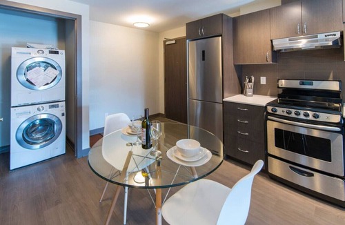 Centretown Apartment | Luxury 2BR Apt with Skyline Views, GYM and Laundry
