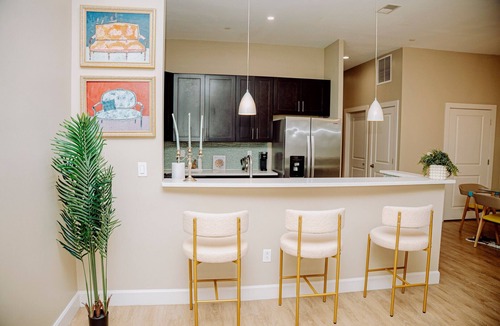 East Cambridge Apartment | Luxury 2BR Cambridge Oasis. Walk to Harvard, MIT & River