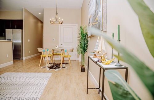 East Cambridge Apartment | Luxury 2BR Cambridge Oasis. Walk to Harvard, MIT & River