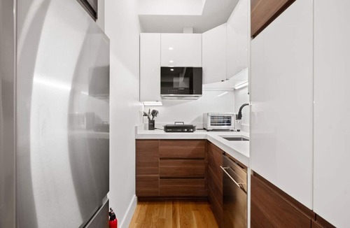 Fenway–Kenmore Apartment | Luxury 2BR: Chic Boston Stay for 6 | Suite 4