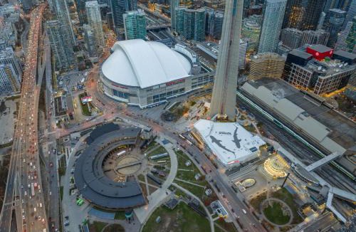 Toronto Entertainment District Apartment | Luxury 2Br Condo Entertainment District Downtown CN Tower View Balcony Pool & Hot Tub