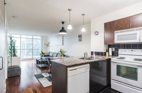 Church and Wellesley Condo | Luxury 2BR Condo in Downton, Steps to Subway