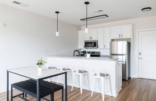 Glen Iris Apartment | 🏙 Luxury 2BR Condo | Steps from UAB Campus 4th