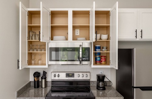 Glen Iris Apartment | 🏙 Luxury 2BR Condo | Steps from UAB Campus 5a