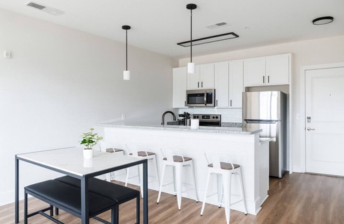 Glen Iris Apartment | 🏙Luxury 2BR Condo | Steps from UAB Campus 05