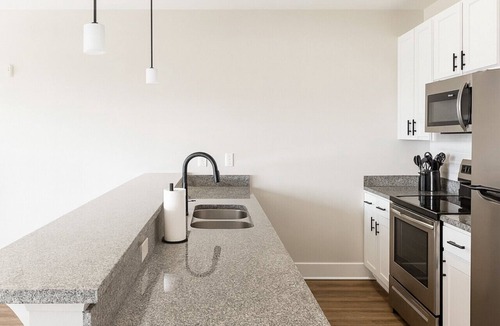 Glen Iris Apartment | 🏙Luxury 2BR Condo | Steps from UAB Campus 05