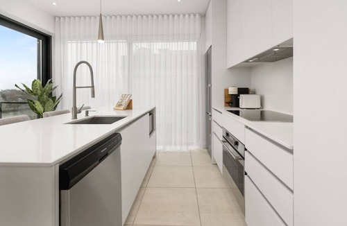 Laval Apartment | Luxury 2BR Condo w/Rooftop Jacuzzi & Water Views