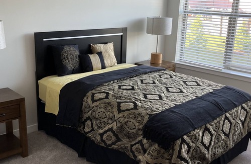 Owings Mills Condo | LUXURY 2BR CONDO W/POOL