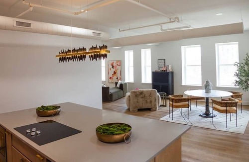 Downtown Knoxville Condo | Luxury 2BR Downtown - Walk to Dining, UT + FREE Parking