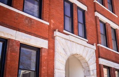 Downtown Knoxville Condo | Luxury 2BR Downtown - Walk to Dining, UT + FREE Parking