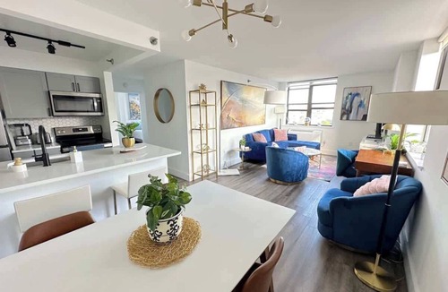 Hoboken Apartment | Luxury 2BR - Elevator-Gym-Laundry-15 Min to NYC