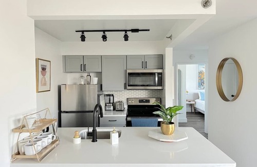 Hoboken Apartment | Luxury 2BR - Elevator-Gym-Laundry-15 Min to NYC