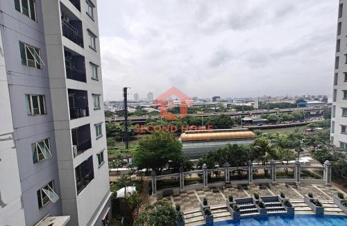 Kelapa Gading Barat Apartment | Luxury 2BR Gading Apt MOI Pool & Wi-Fi