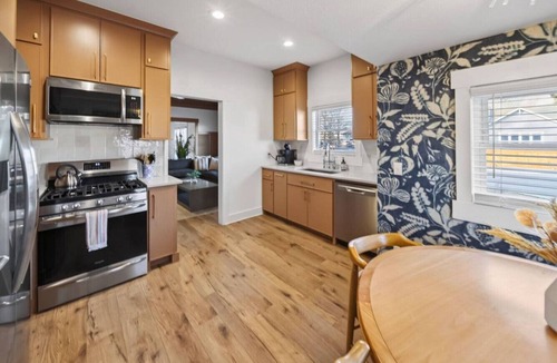 Broken Arrow Cottage | Luxury 2BR Home | Walk to Rose District | Sleeps 6