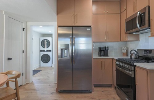 Broken Arrow Cottage | Luxury 2BR Home | Walk to Rose District | Sleeps 6