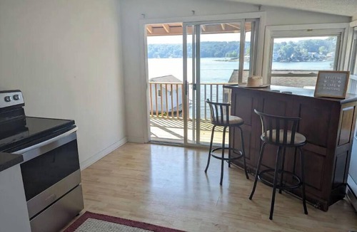 Hopatcong House | Luxury 2BR Lakefront w/Dock & Kayaks