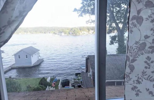 Hopatcong House | Luxury 2BR Lakefront w/Dock & Kayaks