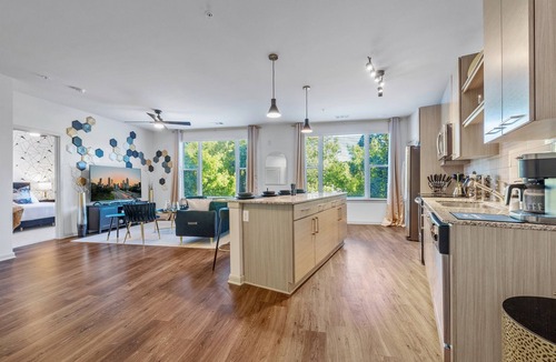 Downtown Decatur Apartment | Luxury 2BR Near Decatur Square | Pool & Rooftop Access