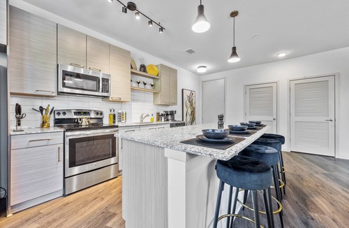 Downtown Decatur Apartment | Luxury 2BR Near Decatur Square | Pool & Rooftop Access