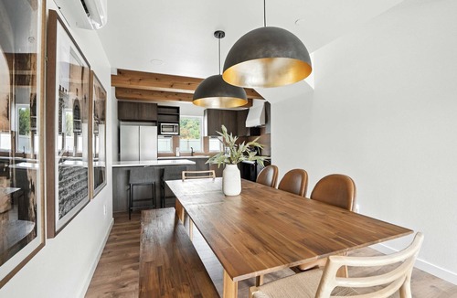 Kerns Condo | Luxury 2BR New Spanish Townhome Fast WiFi AC