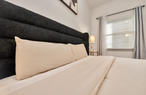 Addicks Apartment | Luxury 2BR Retreat King Beds Free Parking Houston
