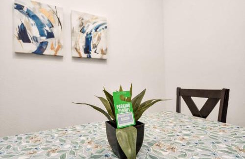 Addicks Apartment | Luxury 2BR Retreat King Beds Free Parking Houston