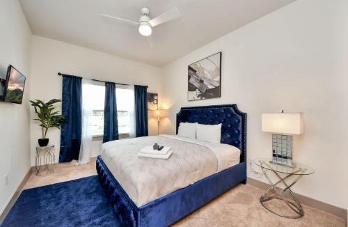 Conroe Apartment | Luxury 2BR Retreat with King Beds Fast Wiff Resort Pool