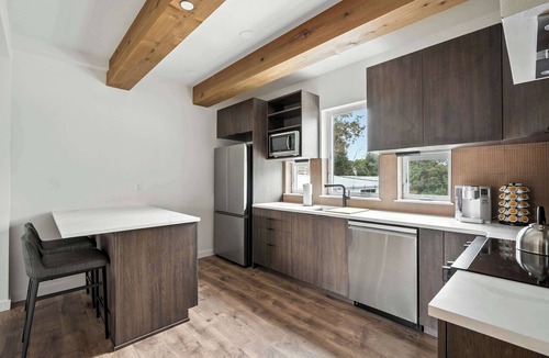 Kerns House | Luxury 2BR Walkable Best Location Fast WiFi