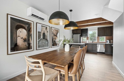 Kerns House | Luxury 2BR Walkable Best Location Fast WiFi