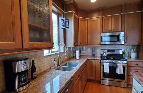 Arbor Lodge Apartment | Luxury 3/3 apartment close to MAX tram, Fred Meyer at exit 305