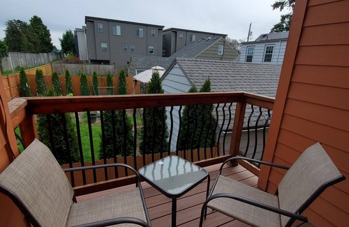 Arbor Lodge Apartment | Luxury 3/3 apartment close to MAX tram, Fred Meyer at exit 305
