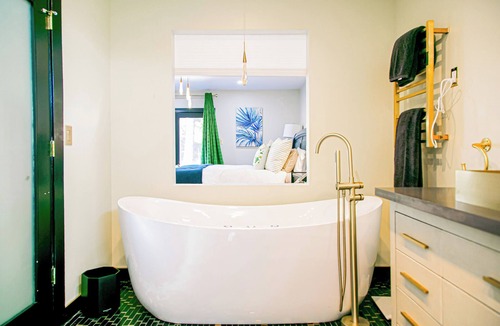 Ladera Heights House | Luxury 3+3 with Car + Chef Option