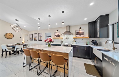 Arlington Park House | Luxury 3/3 with Heated Pool, Spa, & Putting Green!