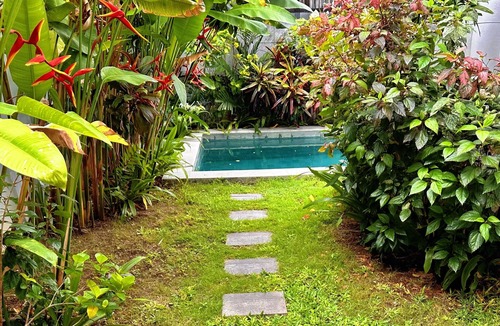 Dewi Sri Villa | Luxury 3 bd 2.5 bath Villa-private pool, WiFi near beaches, food & shops.