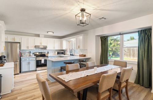 Edmond House | Luxury 3 BDR Edmond, Fuseball, Pac-Man, Sleeps 9, 12 Point Getaways