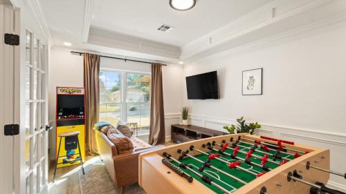 Edmond House | Luxury 3 BDR Edmond, Fuseball, Pac-Man, Sleeps 9