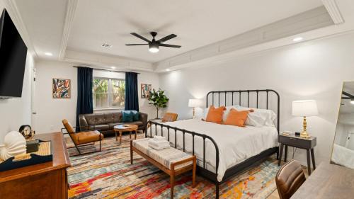 Edmond House | Luxury 3 BDR Edmond, Fuseball, Pac-Man, Sleeps 9