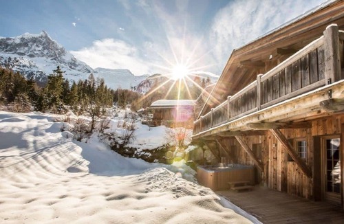 Les Bossons Ski Chalet | Luxury 3 bedroom chalet, jacuzzi, sauna