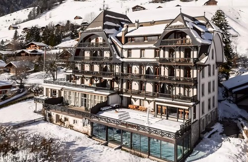 Chateau-d'Oex Apartment | Luxury 3 Bed apartment, panoramic mountain views, 5* Spa Facilities -