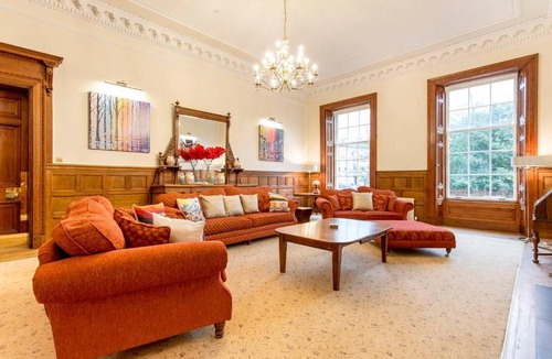 Kelvinbridge Apartment | Luxury 3 bed Apt in Prestigious Park District