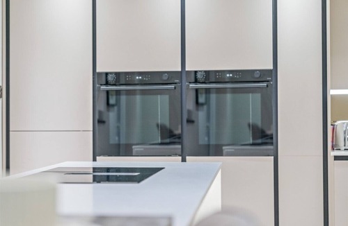 Swinton House | Luxury 3-Bed Home 10 Mins from Manchester Centre