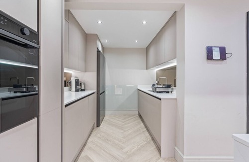 Swinton House | Luxury 3-Bed Home 10 Mins from Manchester Centre