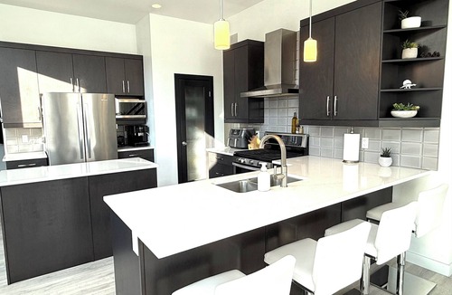 Fort Gary House | Luxury 3 bedroom, 2.5 bath home in Bridgwater